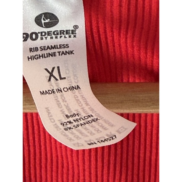 90 Degree by Reflex Seamless V-Neck Crop Rib Tank Red XL New - Picture 3 of 3